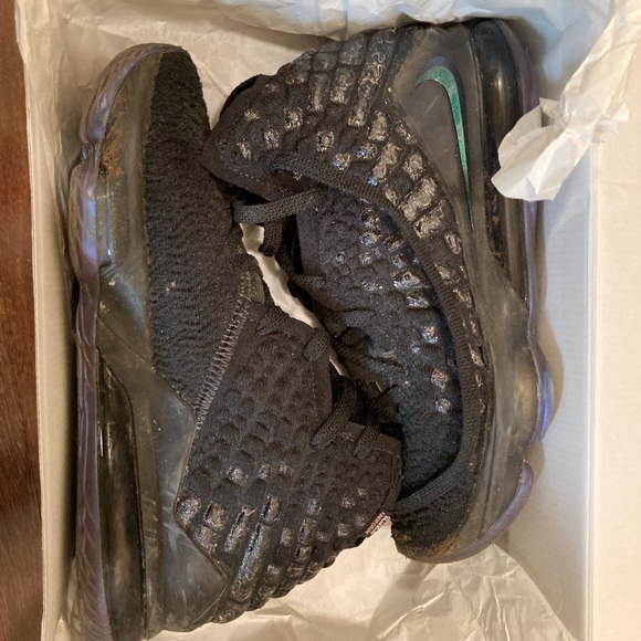 Lebron James XVII Nike Basketball Shoes - Picture 3 of 11